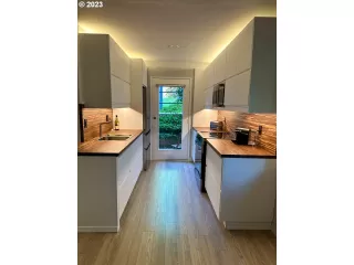 Photo #6: 23483290 Listing