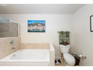 Photo #4: 23483372 Listing 