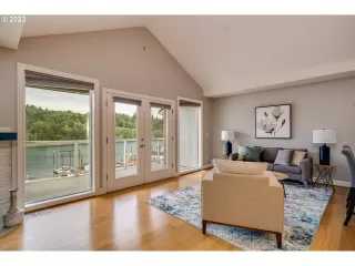 Photo #4: 23483537 Listing