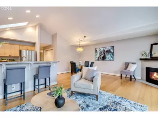 Photo #6: 23483537 Listing