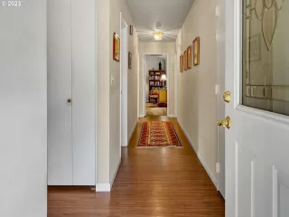 Photo #5: 23483839 Listing 