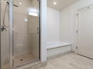 Photo #4: 23484049 Listing 