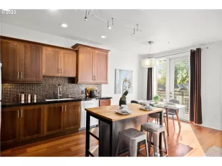 Photo #6: 23484310 Listing 