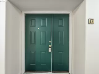 Photo #2: 23484329 Listing