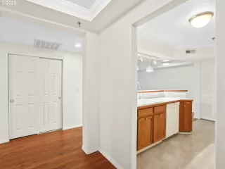 Photo #3: 23484329 Listing