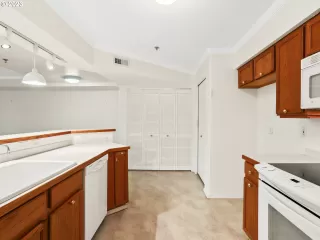 Photo #4: 23484329 Listing