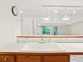 Photo #5: 23484329 Listing