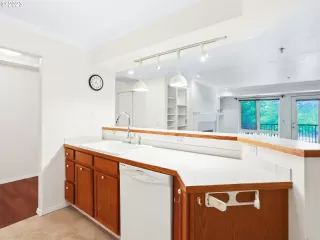 Photo #6: 23484329 Listing