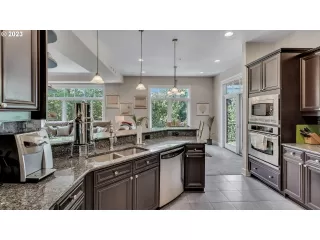 Photo #5: 23484578 Listing