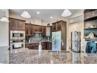 Photo #6: 23484578 Listing