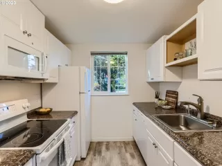 Photo #2: 23484825 Listing