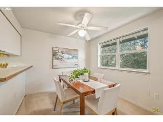 Photo #4: 23485527 Listing