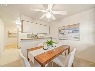 Photo #5: 23485527 Listing