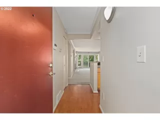 Photo #4: 23486085 Listing