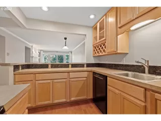 Photo #5: 23486085 Listing