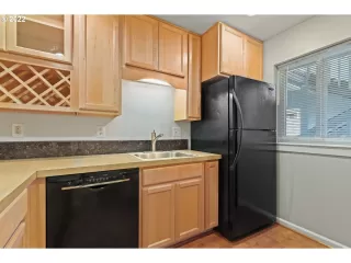 Photo #6: 23486085 Listing