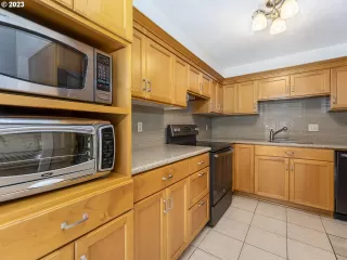 Photo #4: 23486407 Listing