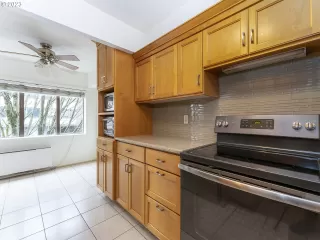 Photo #5: 23486407 Listing