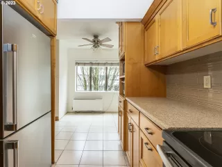 Photo #6: 23486407 Listing