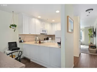 Photo #3: 23486458 Listing 