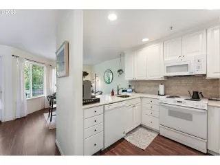 Photo #4: 23486458 Listing 