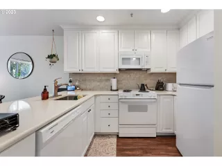 Photo #5: 23486458 Listing 