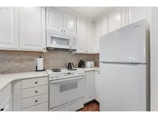 Photo #6: 23486458 Listing 