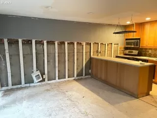 Photo #5: 23486594 Listing