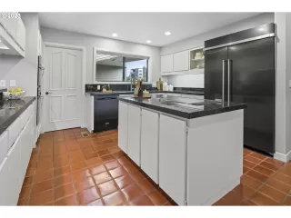 Photo #5: 23487054 Listing