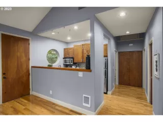 Photo #2: 23488176 Listing