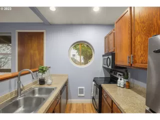 Photo #4: 23488176 Listing