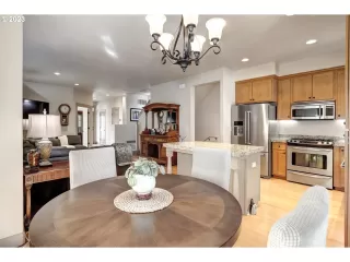 Photo #2: 23489241 Listing