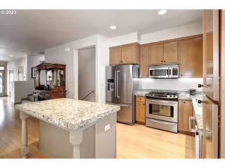 Photo #3: 23489241 Listing