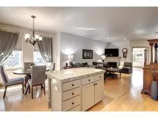 Photo #4: 23489241 Listing