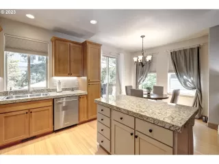 Photo #6: 23489241 Listing