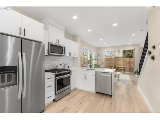 Photo #1: 23490226 Listing