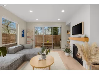 Photo #4: 23490226 Listing