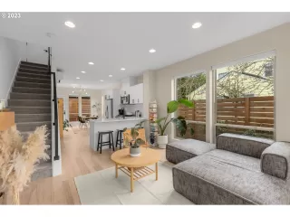 Photo #5: 23490226 Listing