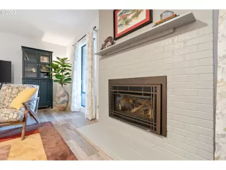 Photo #6: 23490286 Listing