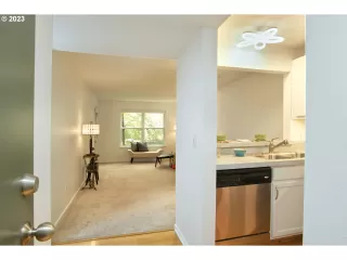 Photo #2: 23490355 Listing 