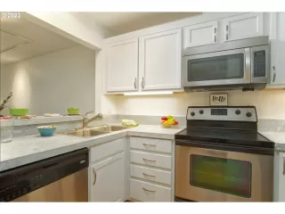 Photo #3: 23490355 Listing 