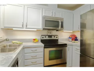 Photo #4: 23490355 Listing 