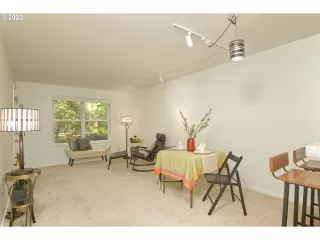 Photo #5: 23490355 Listing 