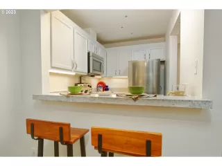 Photo #6: 23490355 Listing 