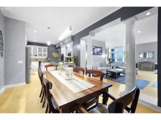 Photo #5: 23491120 Listing