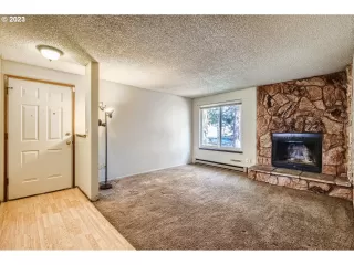 Photo #3: 23491422 Listing