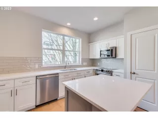 Photo #5: 23492171 Listing 