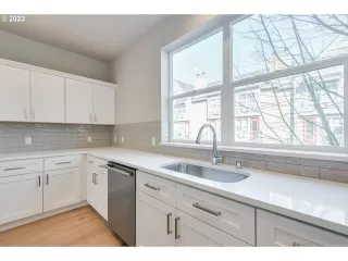 Photo #6: 23492171 Listing 