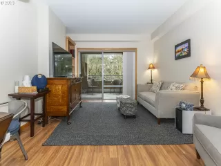 Photo #4: 23492295 Listing