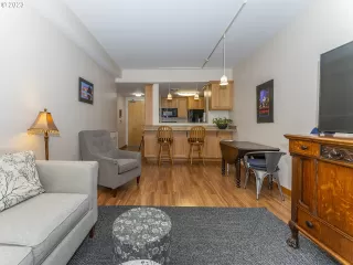 Photo #6: 23492295 Listing